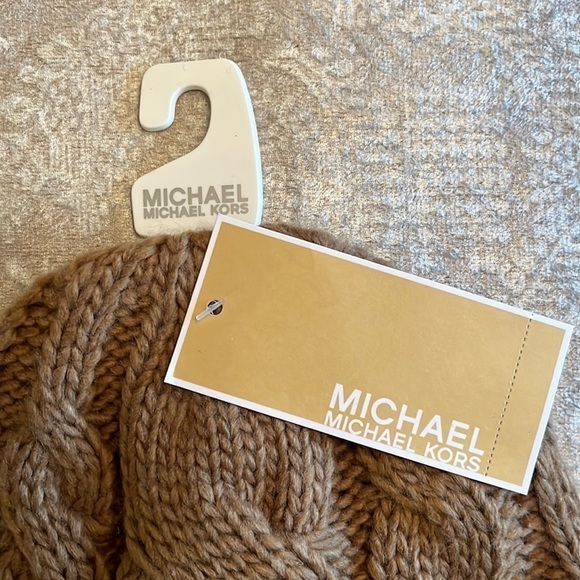 Brand New Michael Kors Cable Knit Cuffed Winter Hat Camel Beanie Gold Tone Logo - Picture 3 of 10